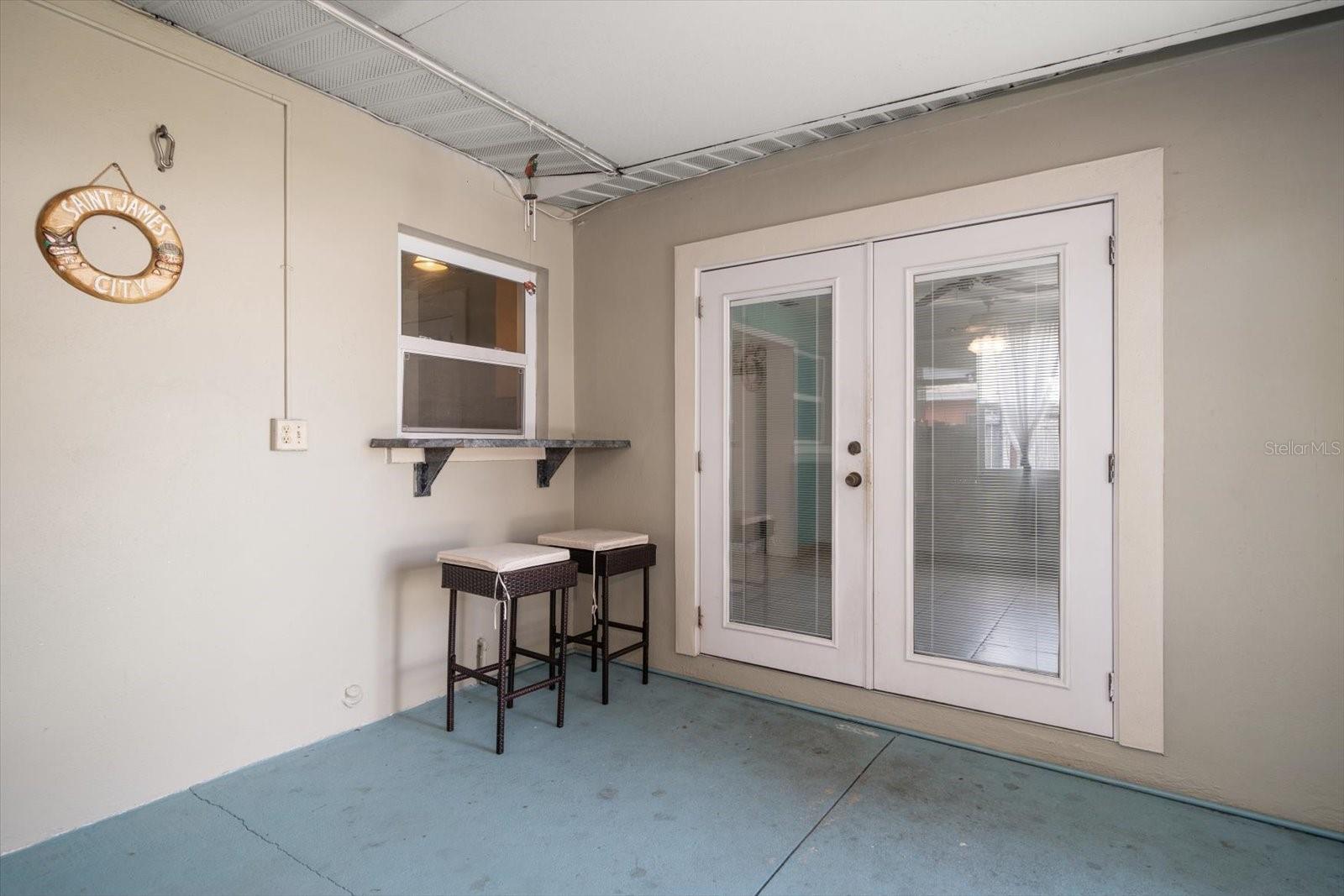 Listing photo id 27 for 1226 Robin Hood Lane