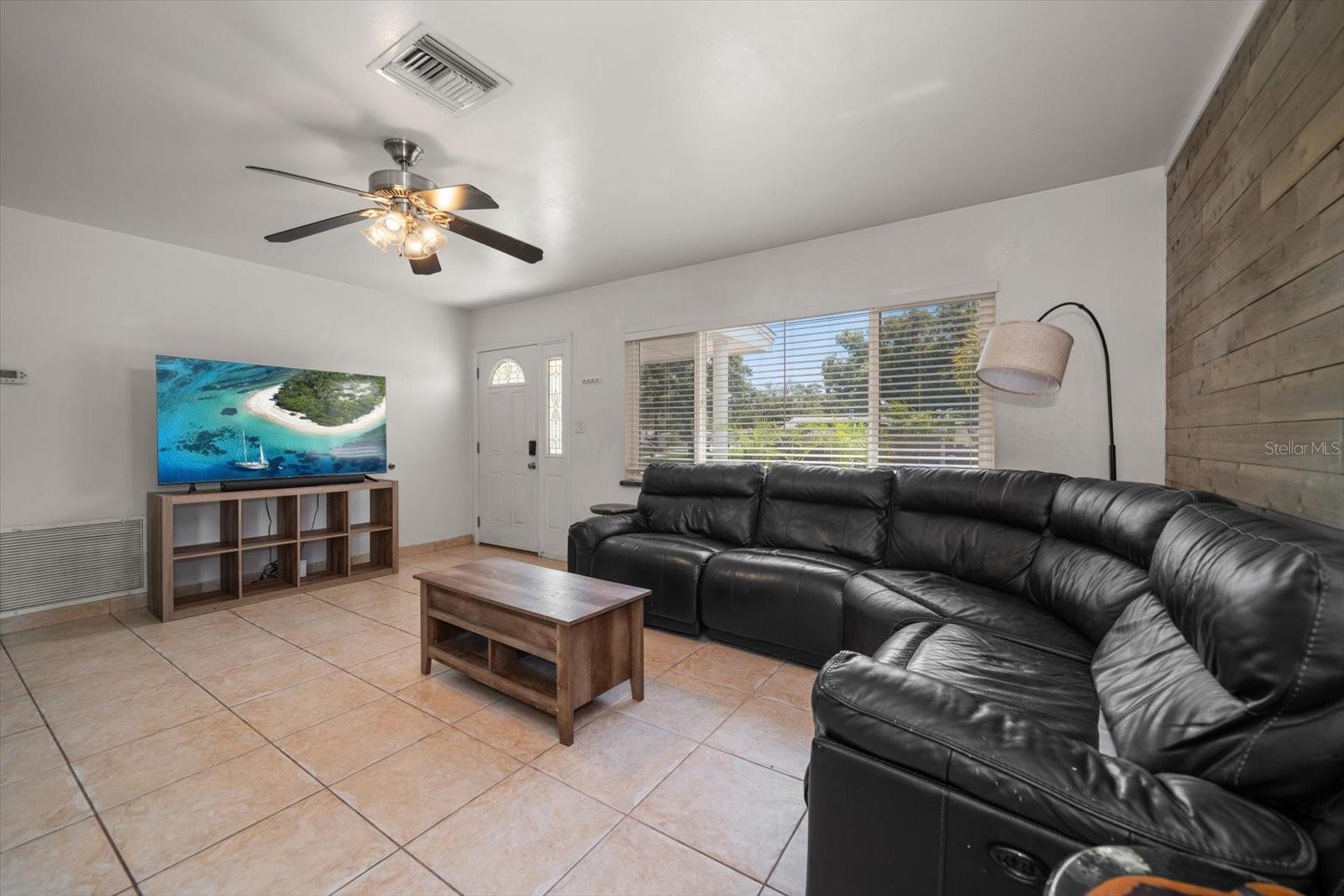 Listing photo id 1 for 1226 Robin Hood Lane
