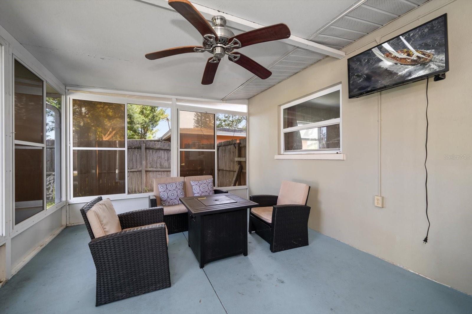 Listing photo id 29 for 1226 Robin Hood Lane
