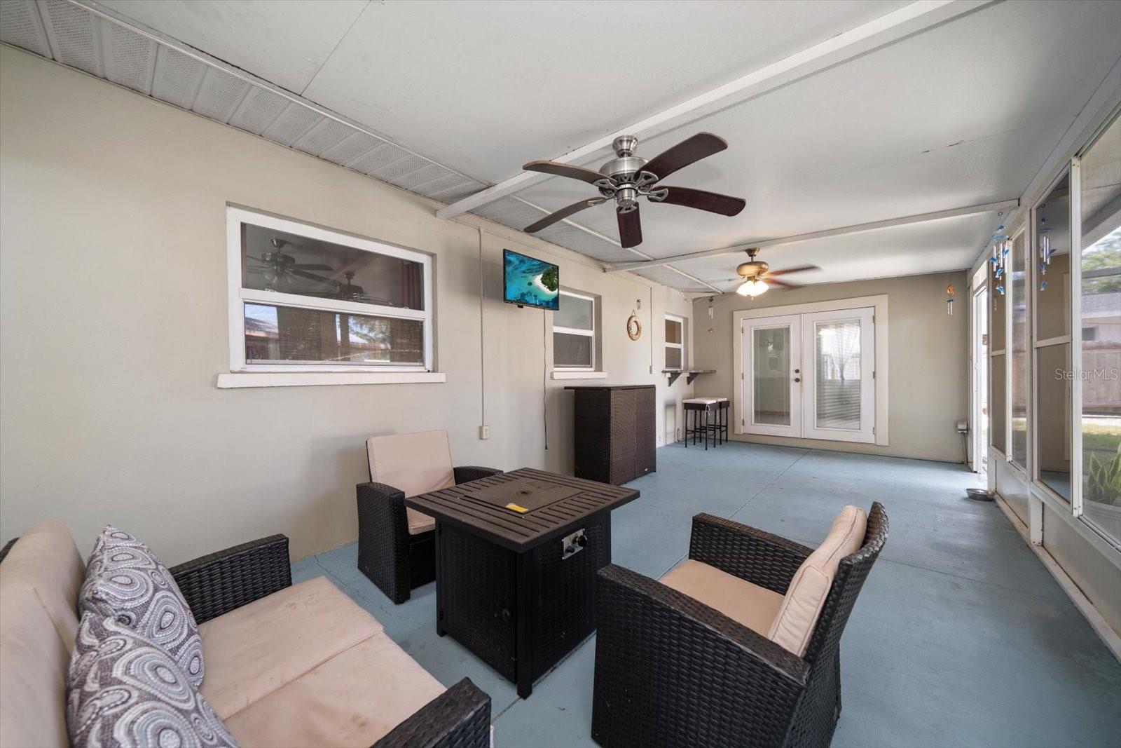 Listing photo id 30 for 1226 Robin Hood Lane