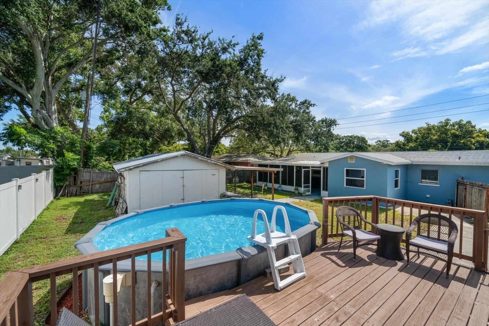 Listing photo id 32 for 1226 Robin Hood Lane