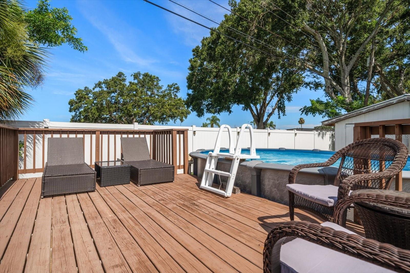 Listing photo id 33 for 1226 Robin Hood Lane