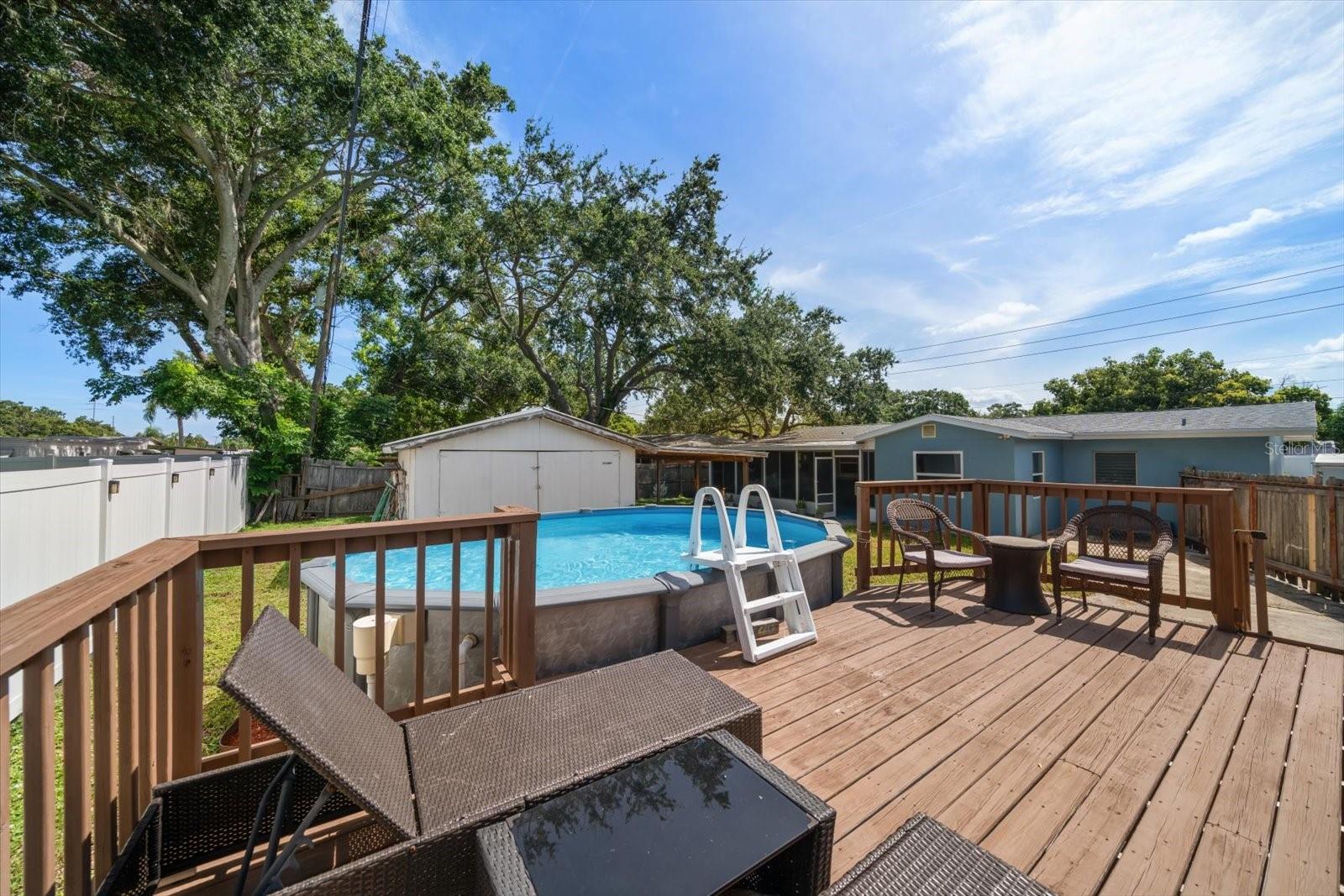 Listing photo id 34 for 1226 Robin Hood Lane