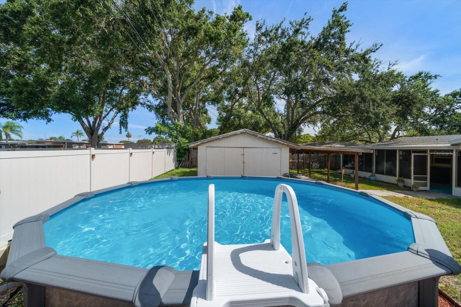 Listing photo id 36 for 1226 Robin Hood Lane