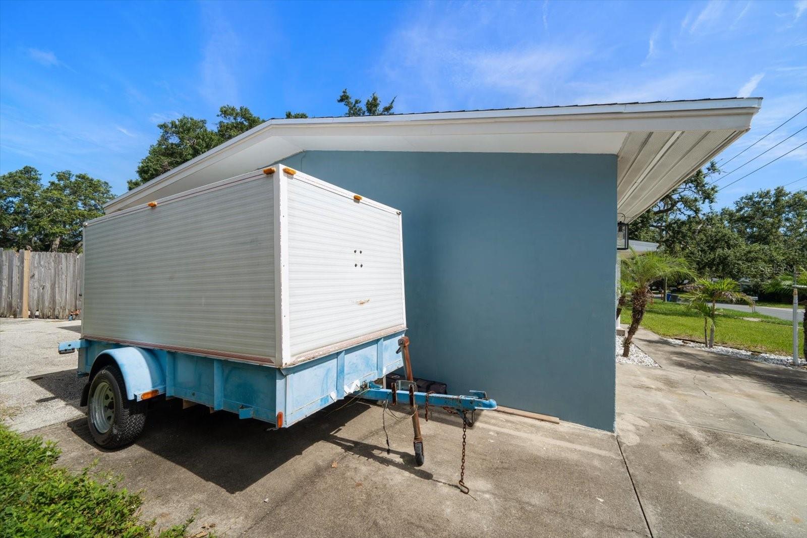 Listing photo id 38 for 1226 Robin Hood Lane