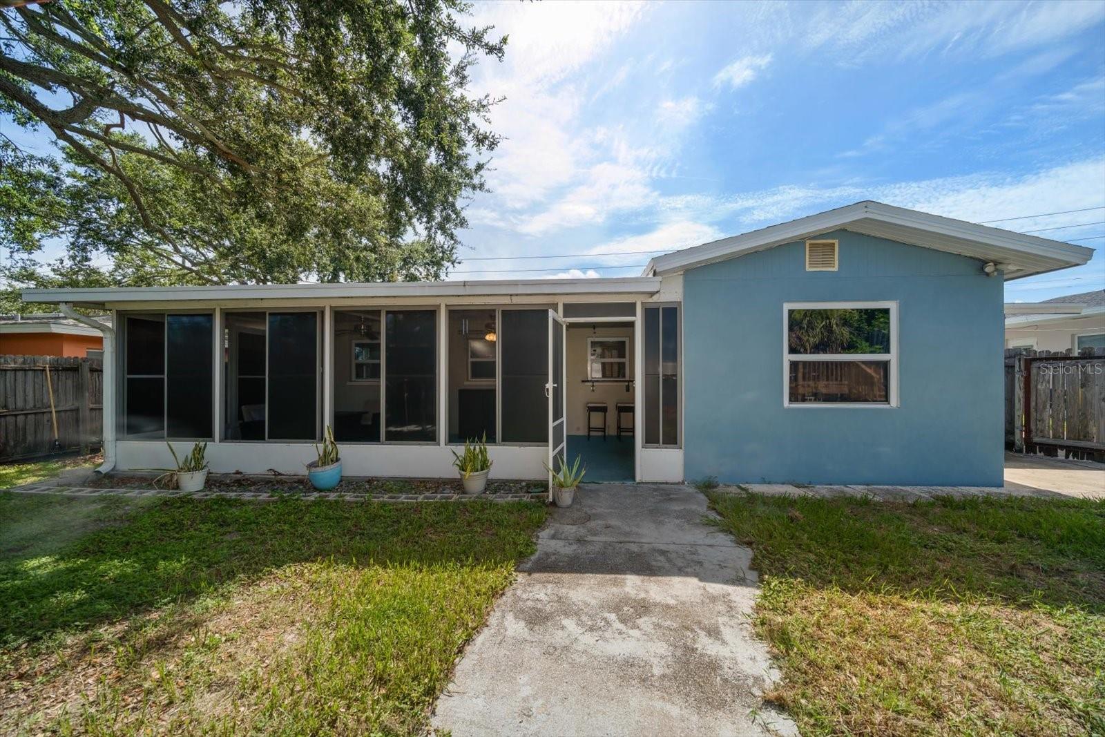 Listing photo id 39 for 1226 Robin Hood Lane