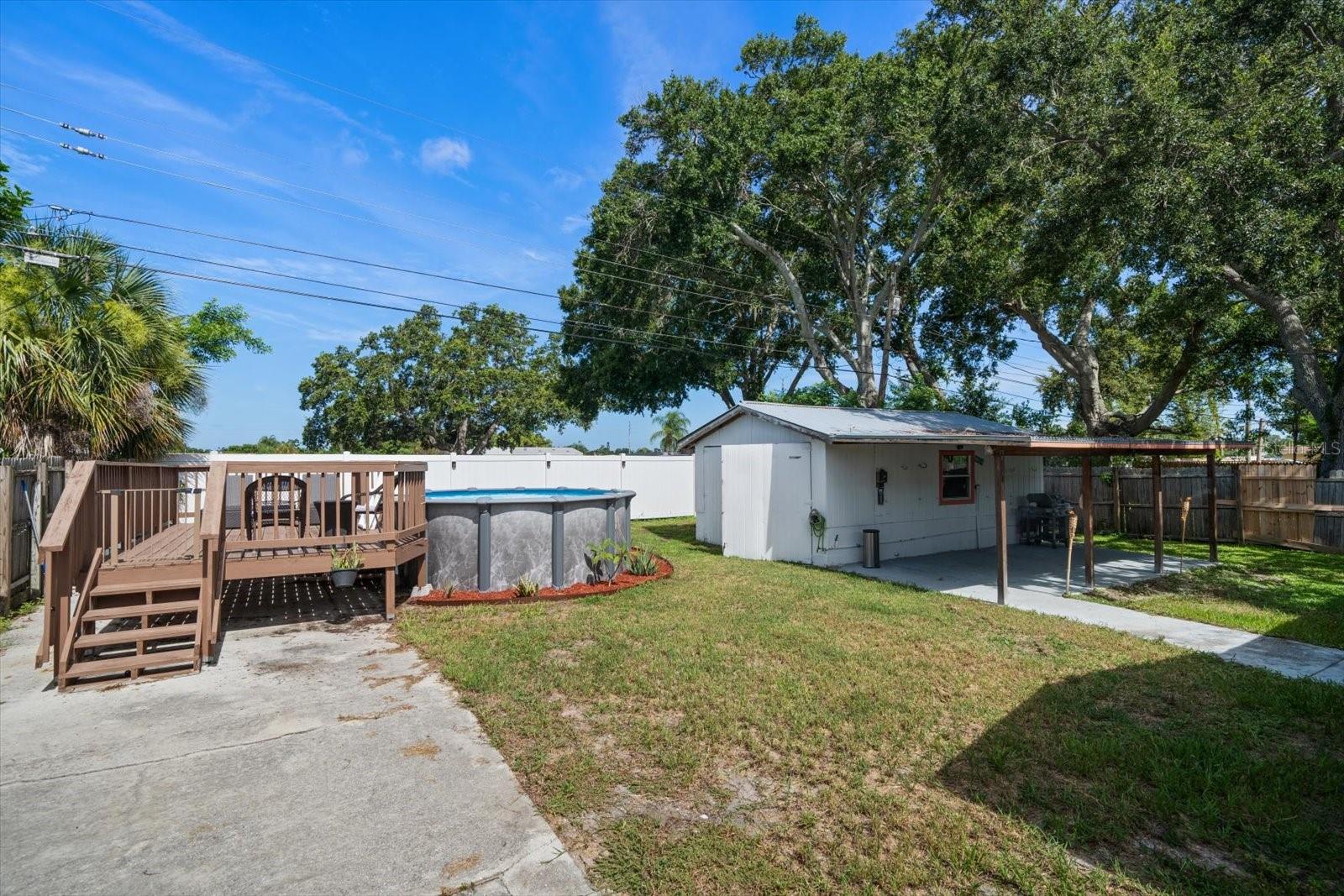 Listing photo id 40 for 1226 Robin Hood Lane