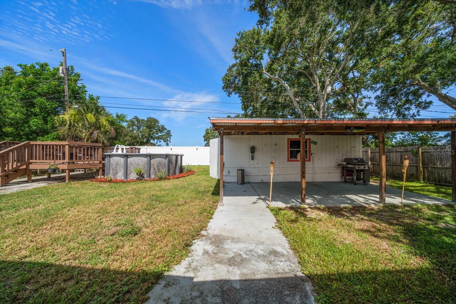 Listing photo id 42 for 1226 Robin Hood Lane