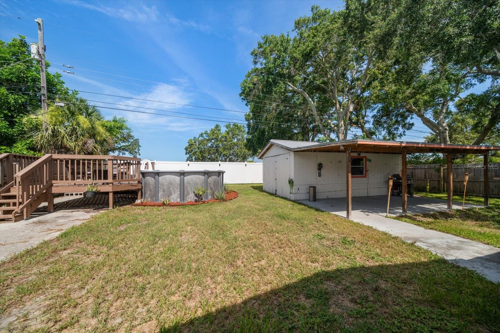 Listing photo id 43 for 1226 Robin Hood Lane