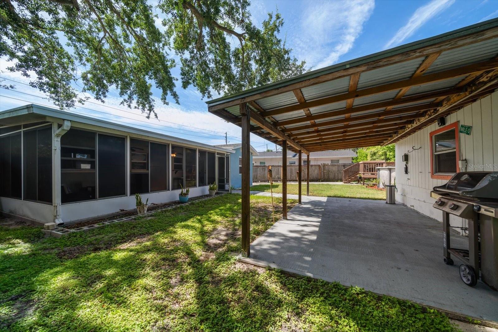Listing photo id 45 for 1226 Robin Hood Lane