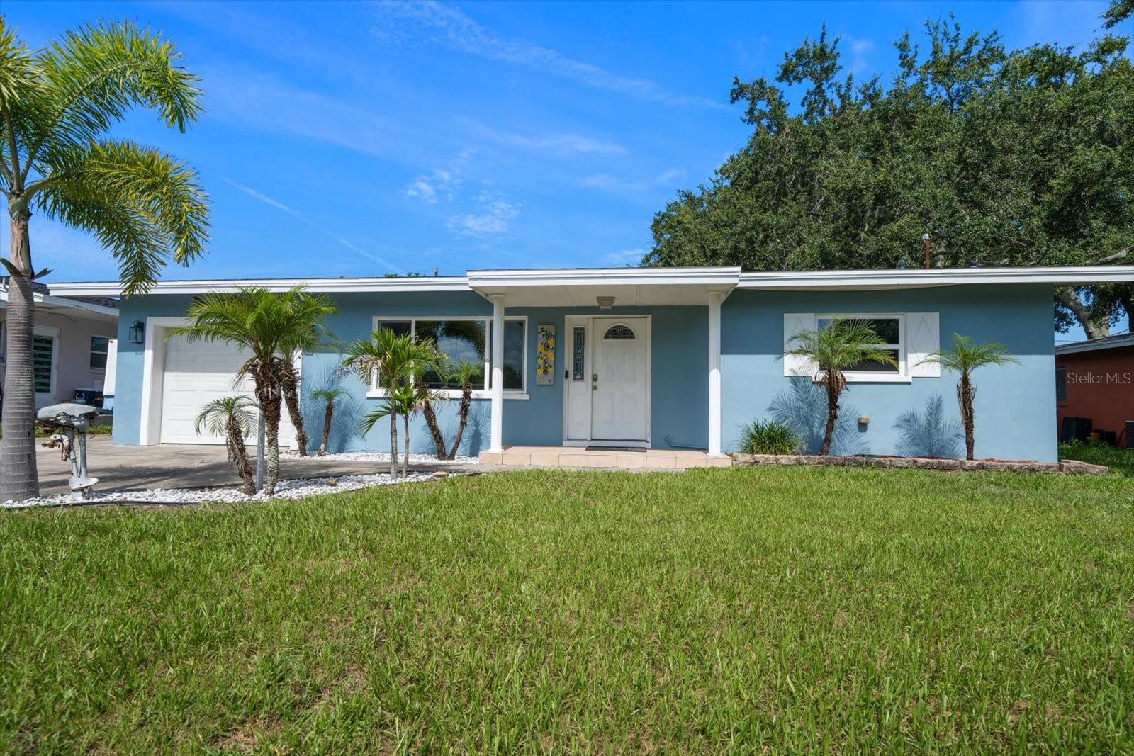 Listing photo id 49 for 1226 Robin Hood Lane