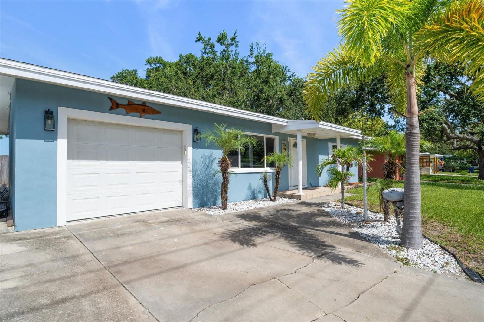 Listing photo id 51 for 1226 Robin Hood Lane