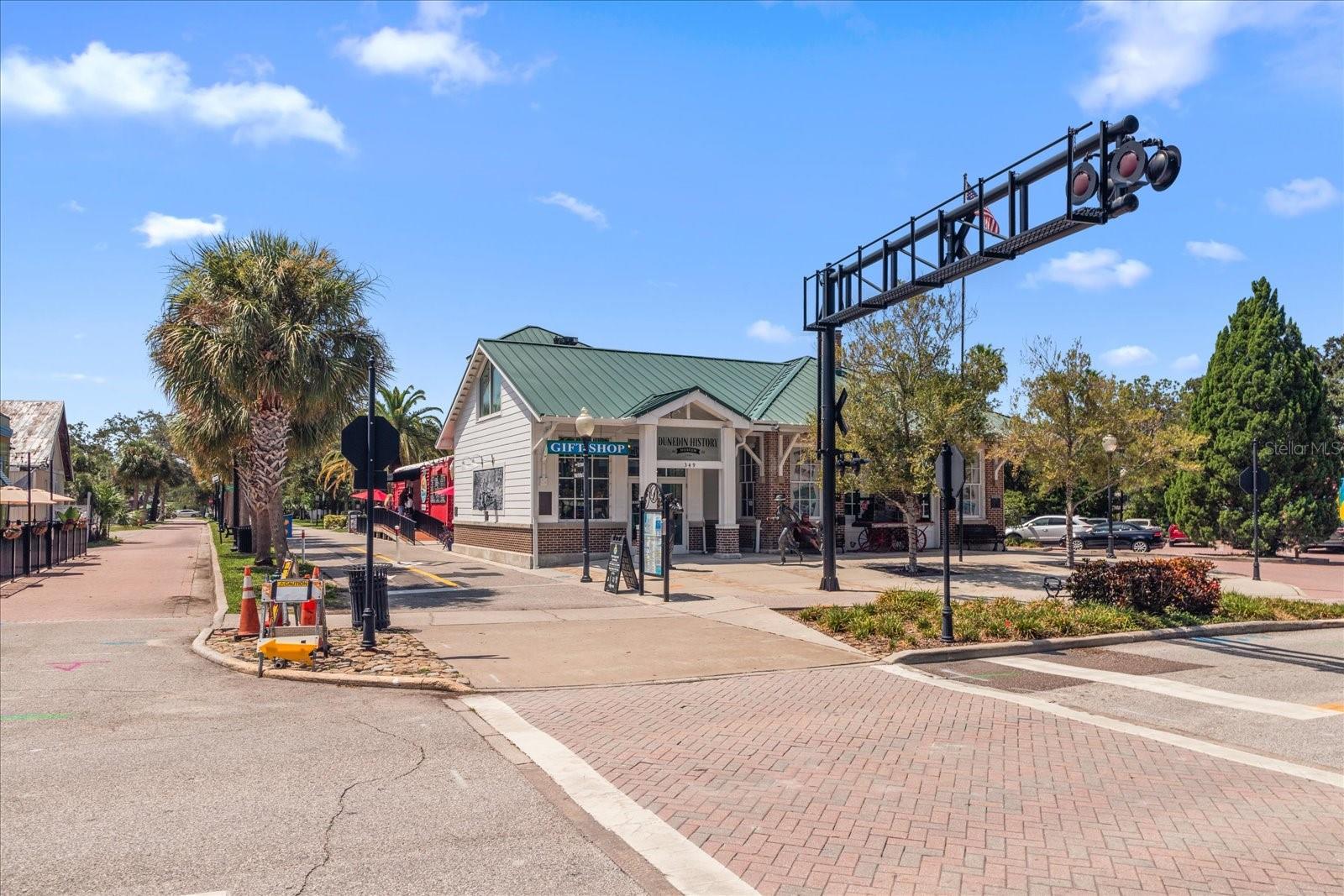 Listing photo id 57 for 1226 Robin Hood Lane