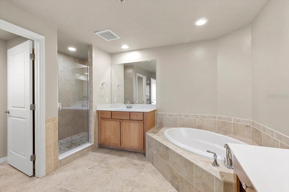 Image 25 of 34 For 10851 Mangrove Cay Lane Ne 1112