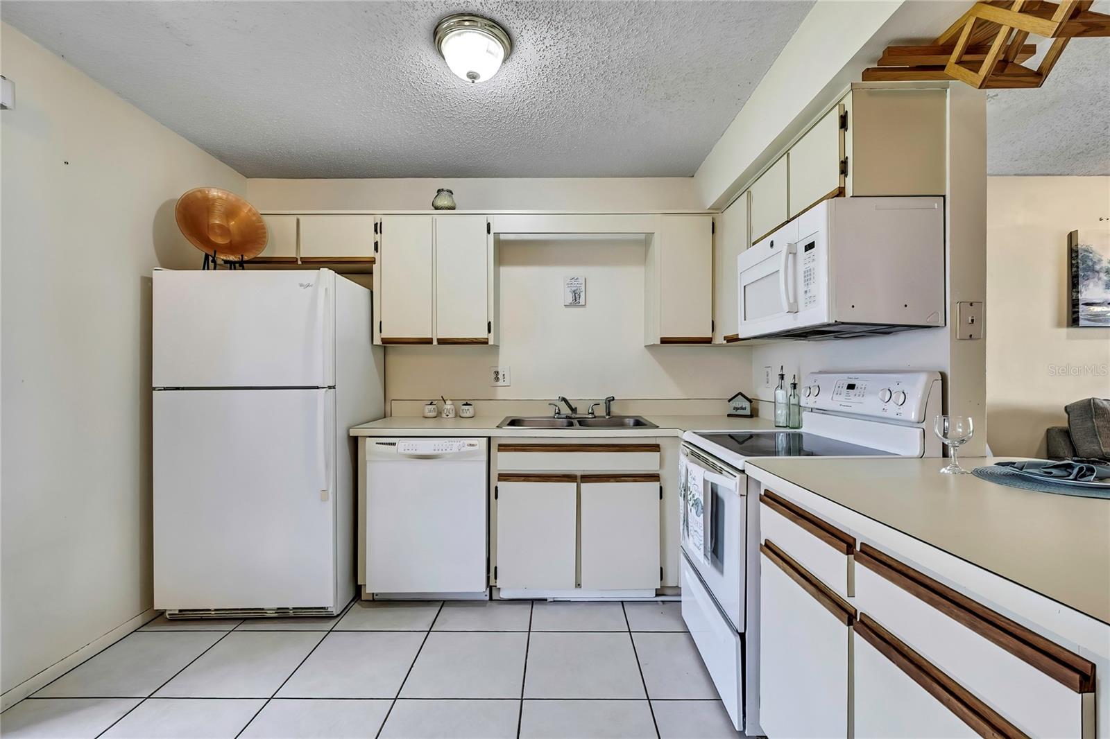 Listing photo id 9 for 11901 Cypress Hill Circle