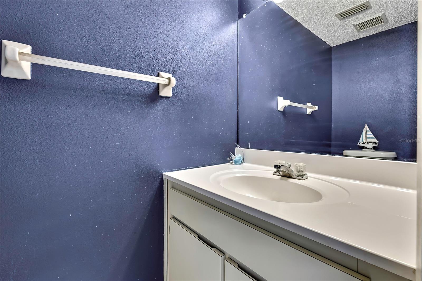 Listing photo id 13 for 11901 Cypress Hill Circle