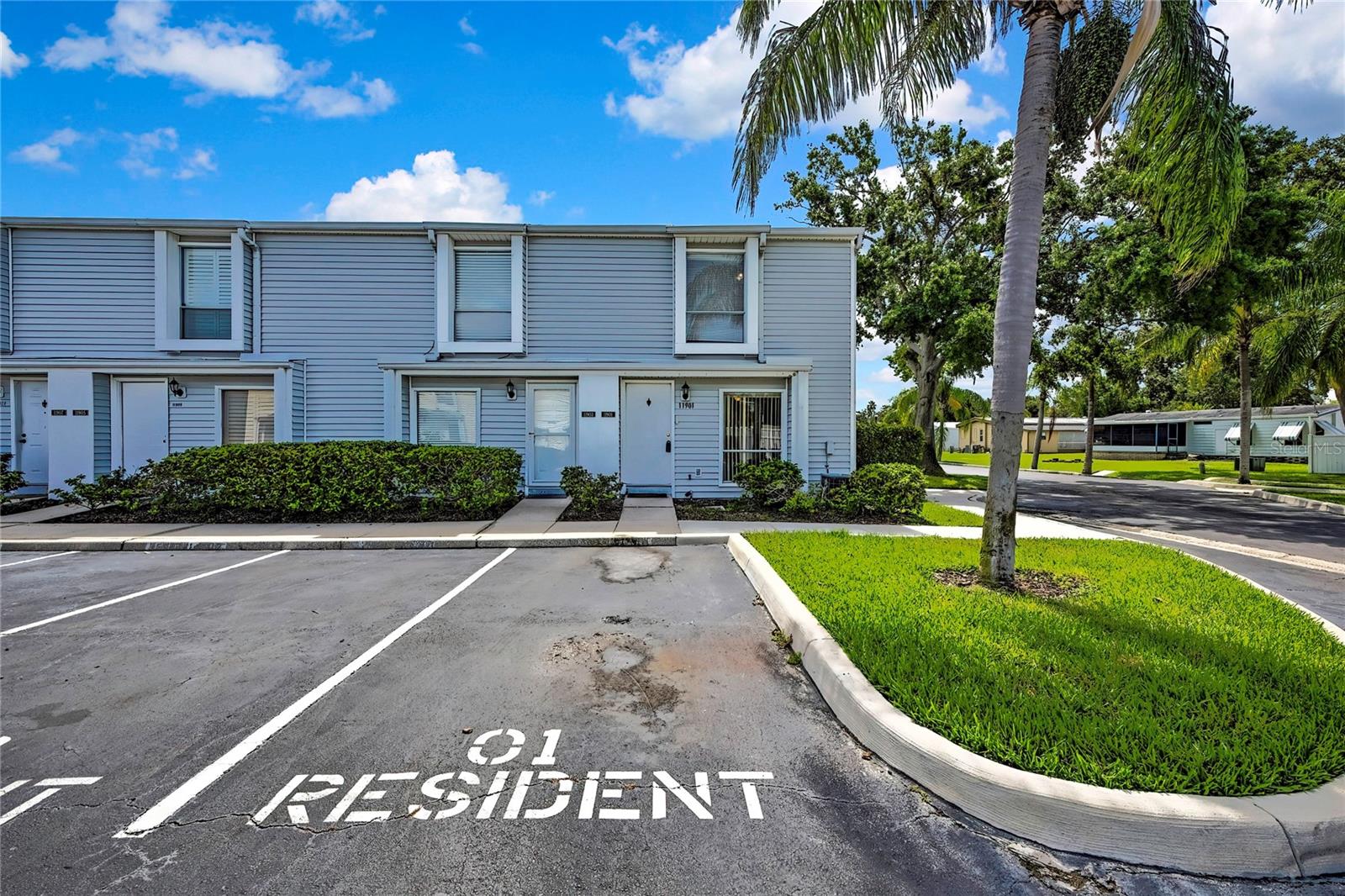 Listing photo id 0 for 11901 Cypress Hill Circle
