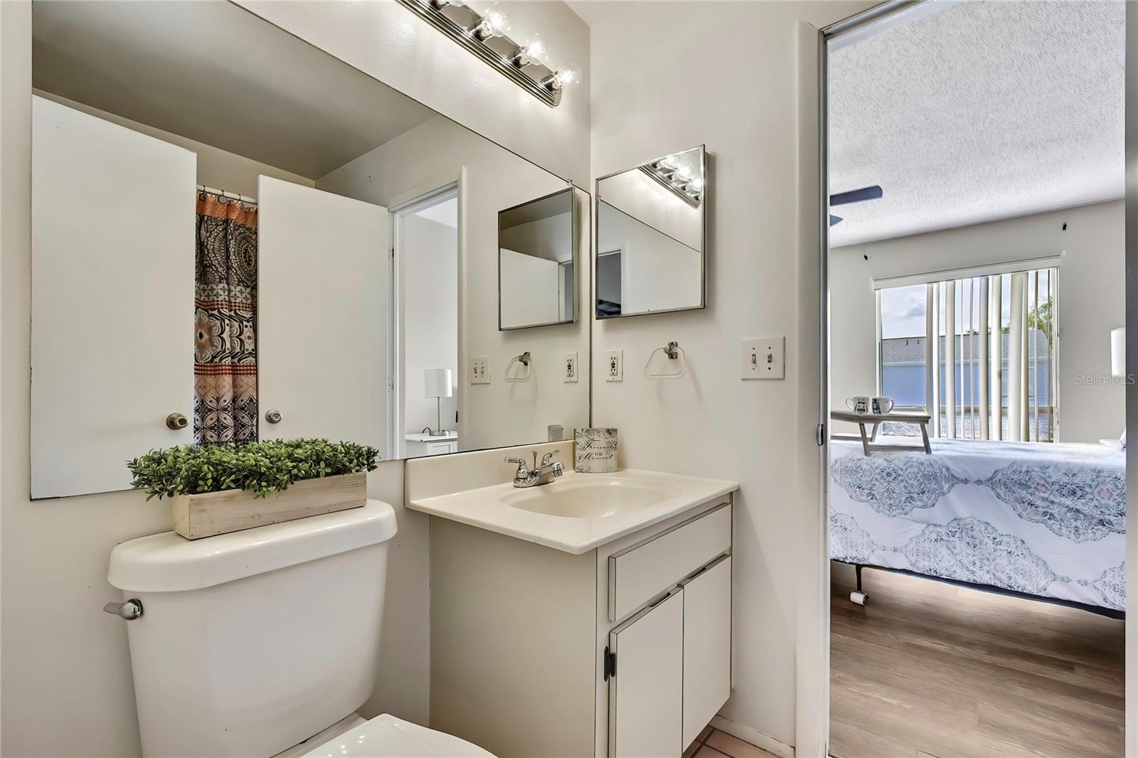 Listing photo id 21 for 11901 Cypress Hill Circle