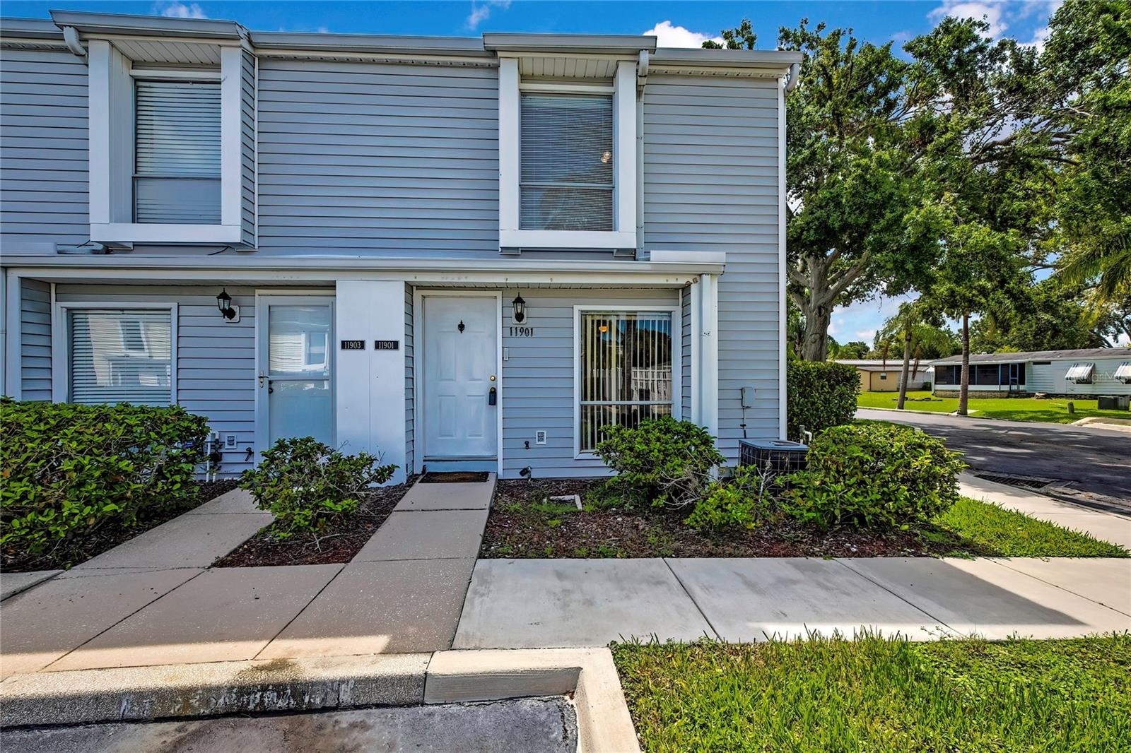 Listing photo id 33 for 11901 Cypress Hill Circle