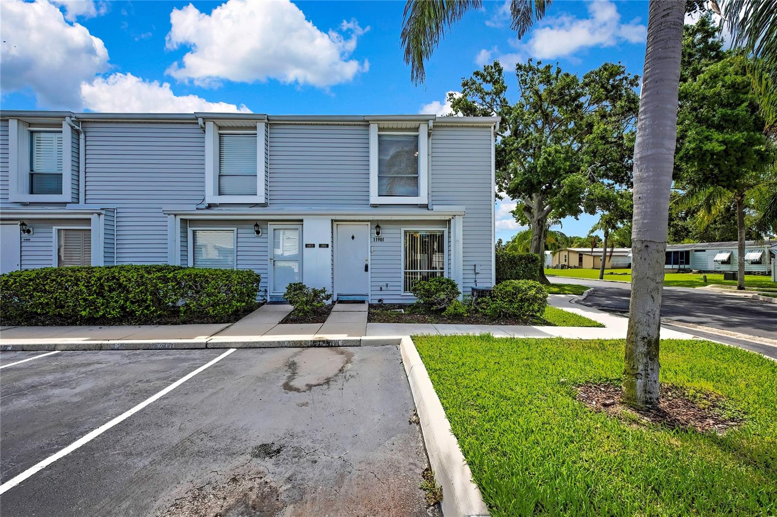 Listing photo id 34 for 11901 Cypress Hill Circle