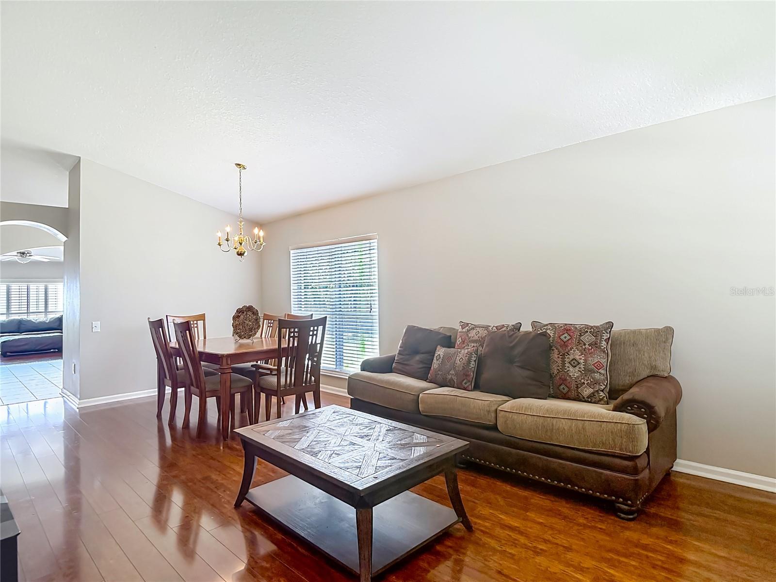 Listing photo id 11 for 30616 Lanesborough Circle