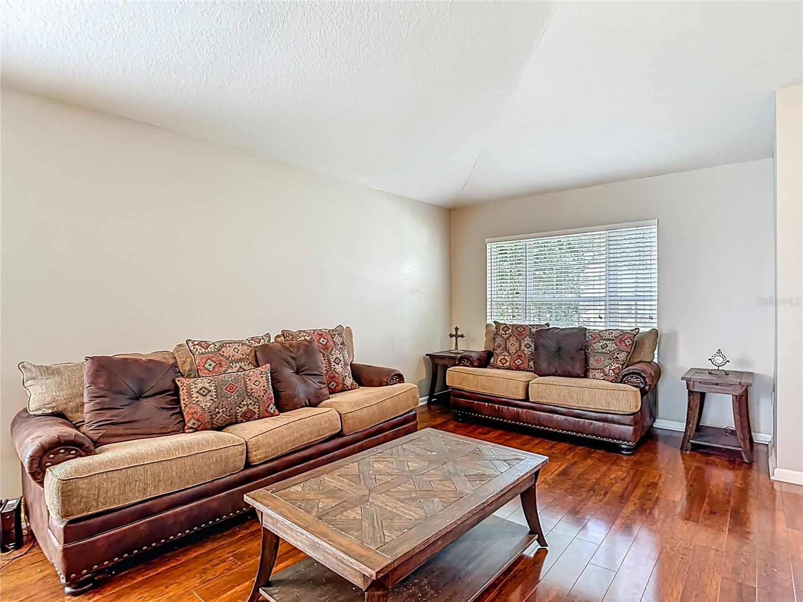 Listing photo id 12 for 30616 Lanesborough Circle
