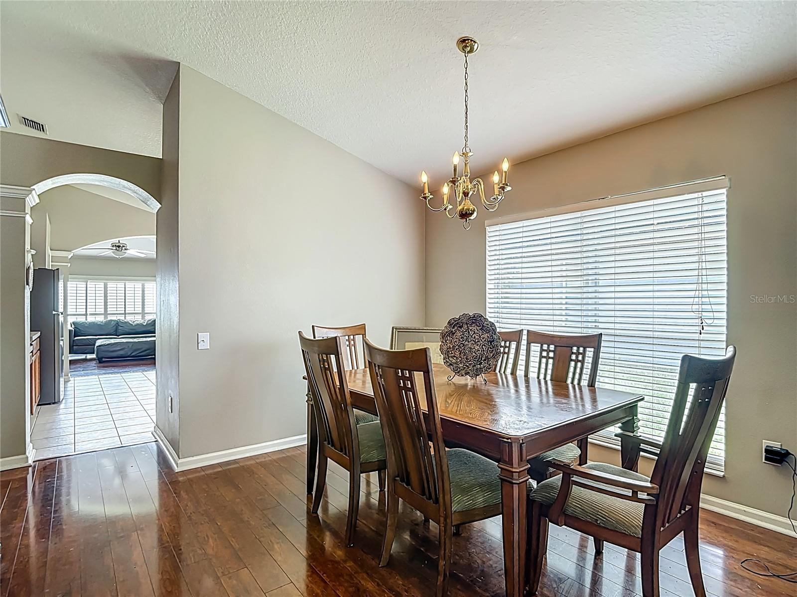 Listing photo id 14 for 30616 Lanesborough Circle