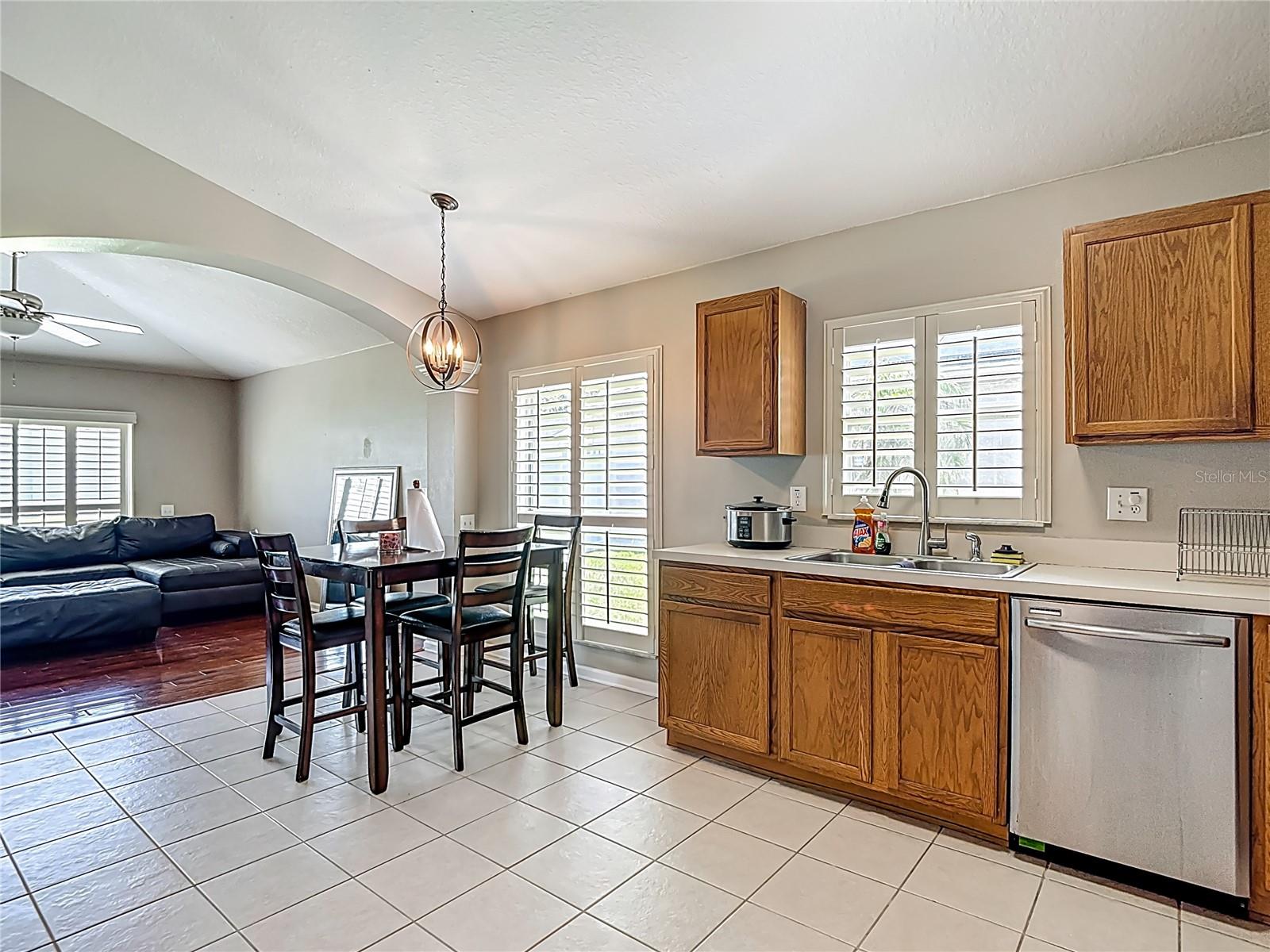 Listing photo id 15 for 30616 Lanesborough Circle