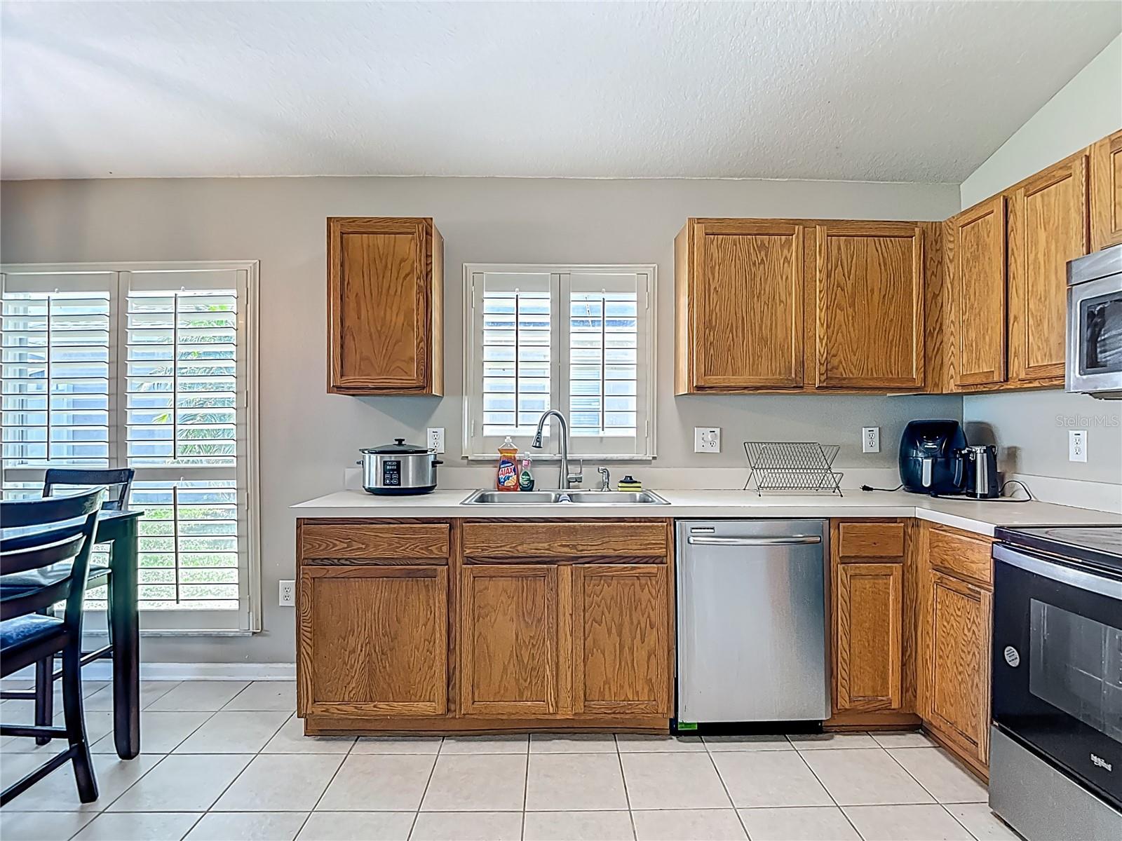 Listing photo id 16 for 30616 Lanesborough Circle
