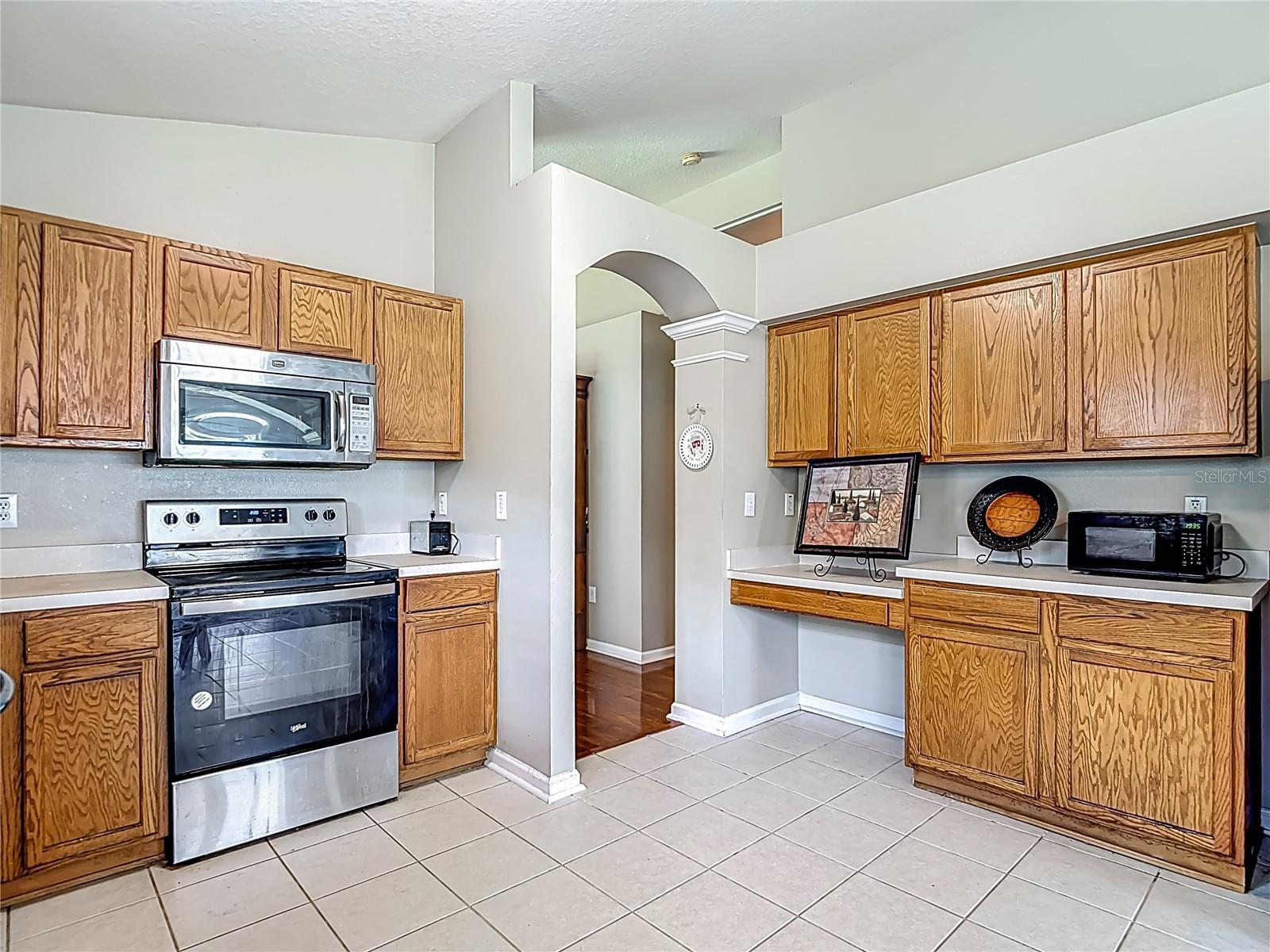 Listing photo id 18 for 30616 Lanesborough Circle