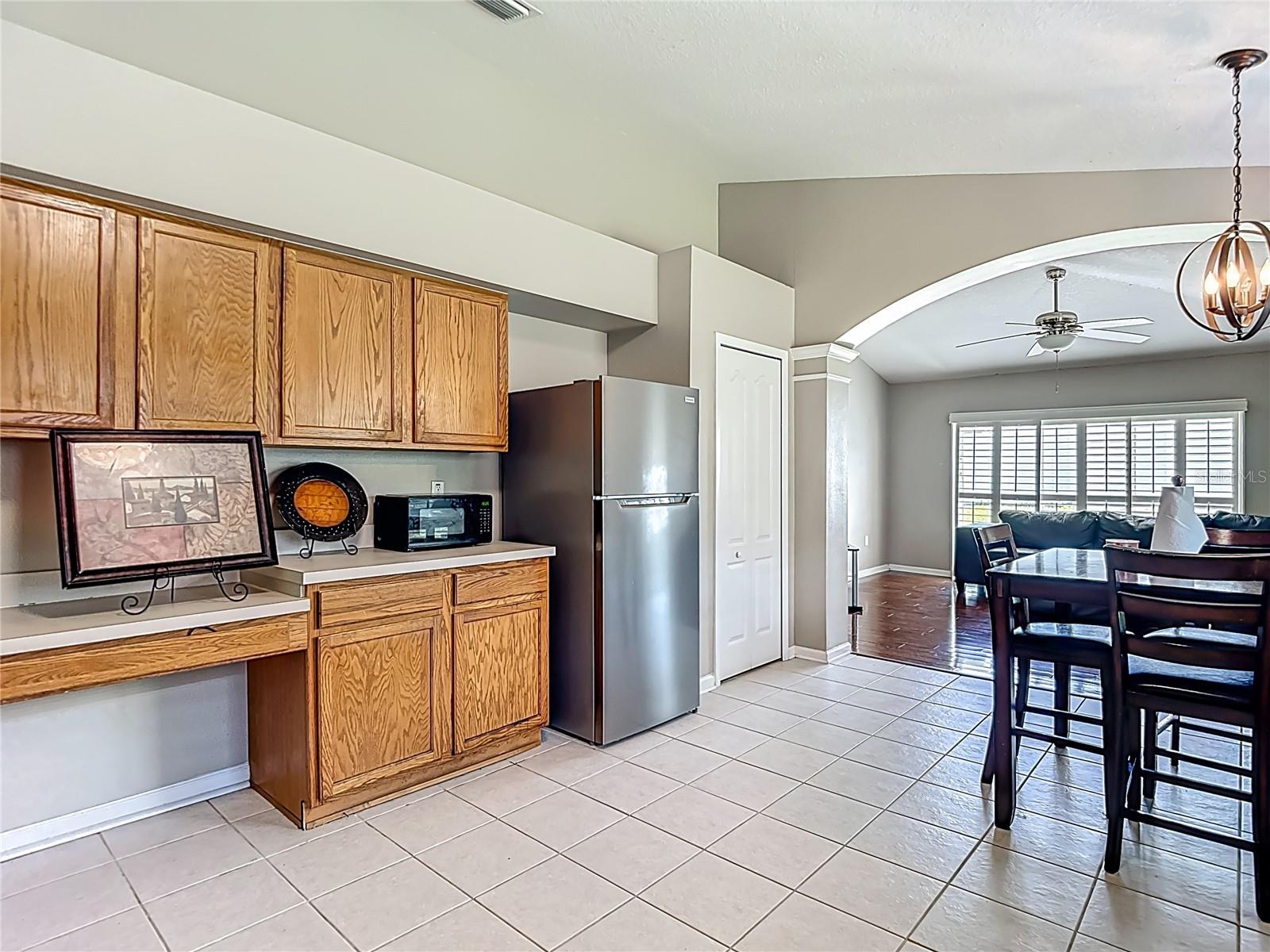 Listing photo id 19 for 30616 Lanesborough Circle