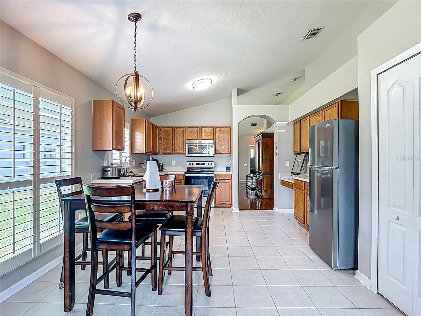 Listing photo id 22 for 30616 Lanesborough Circle