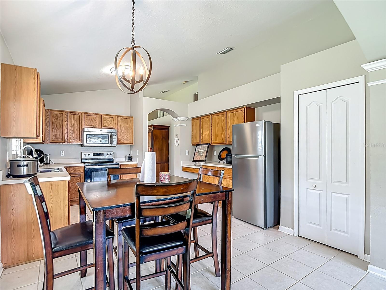 Listing photo id 23 for 30616 Lanesborough Circle