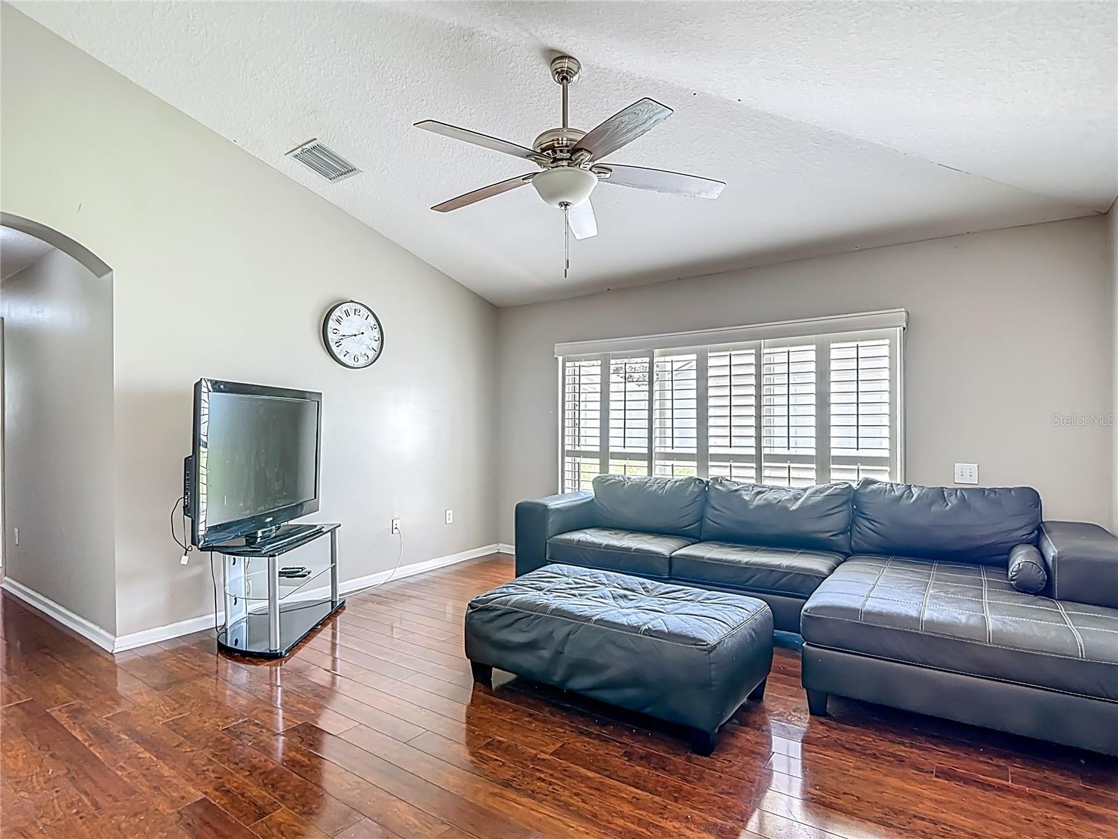 Listing photo id 24 for 30616 Lanesborough Circle