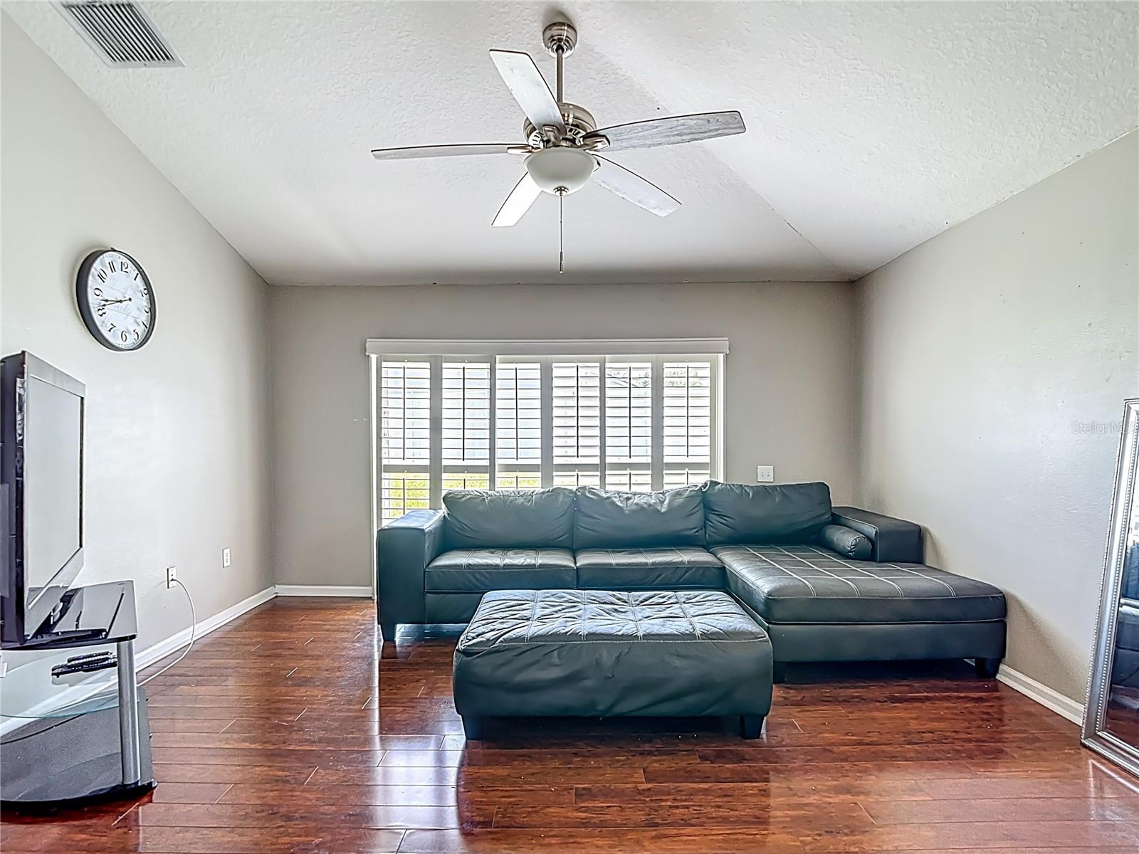 Listing photo id 25 for 30616 Lanesborough Circle
