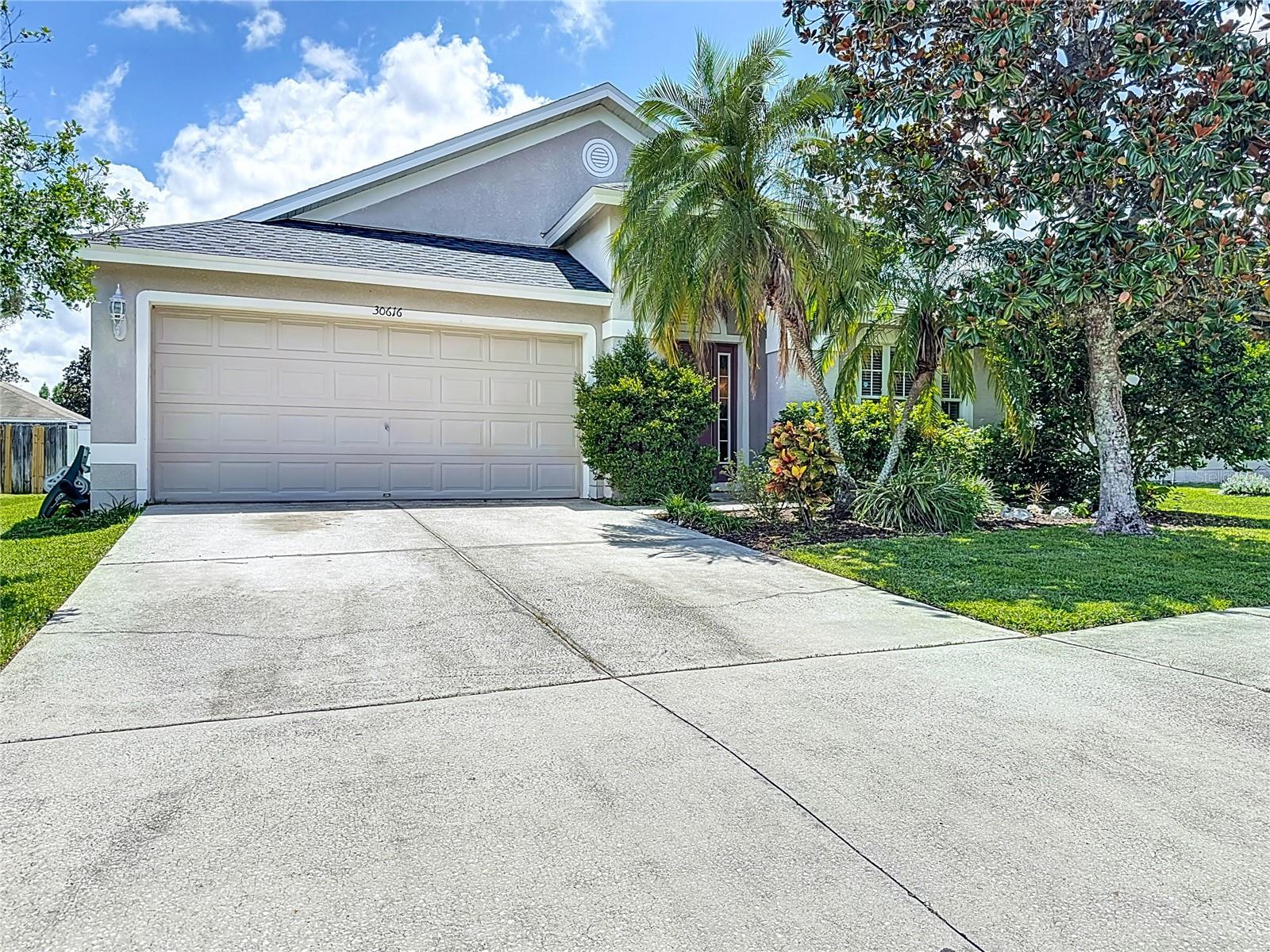 Listing photo id 1 for 30616 Lanesborough Circle