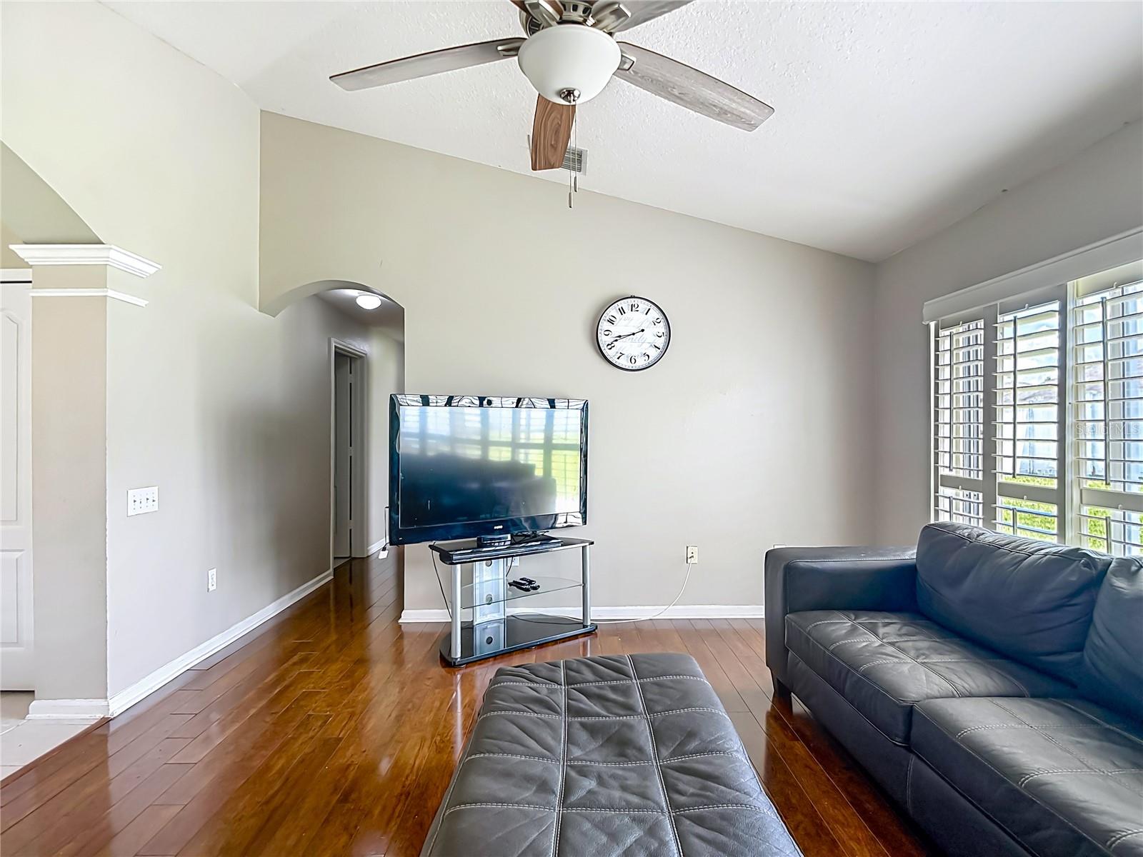 Listing photo id 28 for 30616 Lanesborough Circle