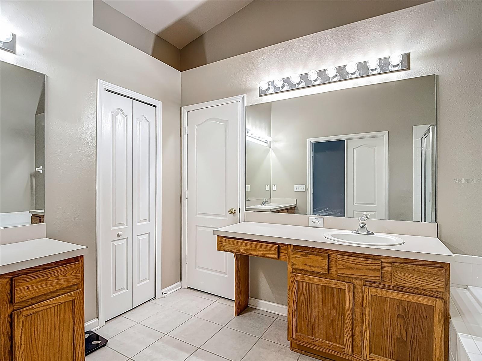 Listing photo id 37 for 30616 Lanesborough Circle