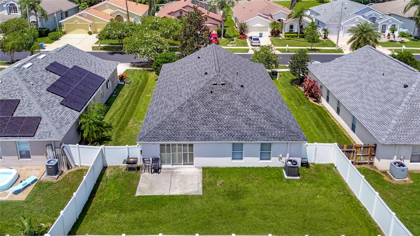 Listing photo id 2 for 30616 Lanesborough Circle