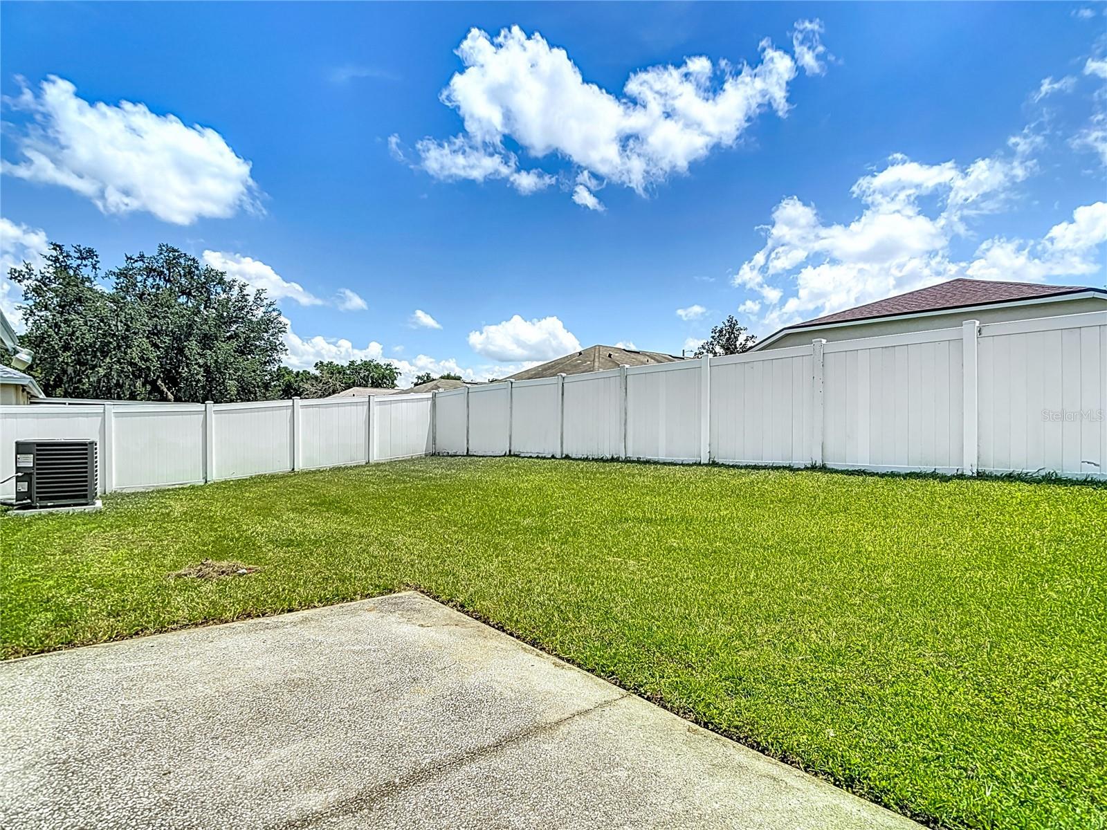 Listing photo id 59 for 30616 Lanesborough Circle