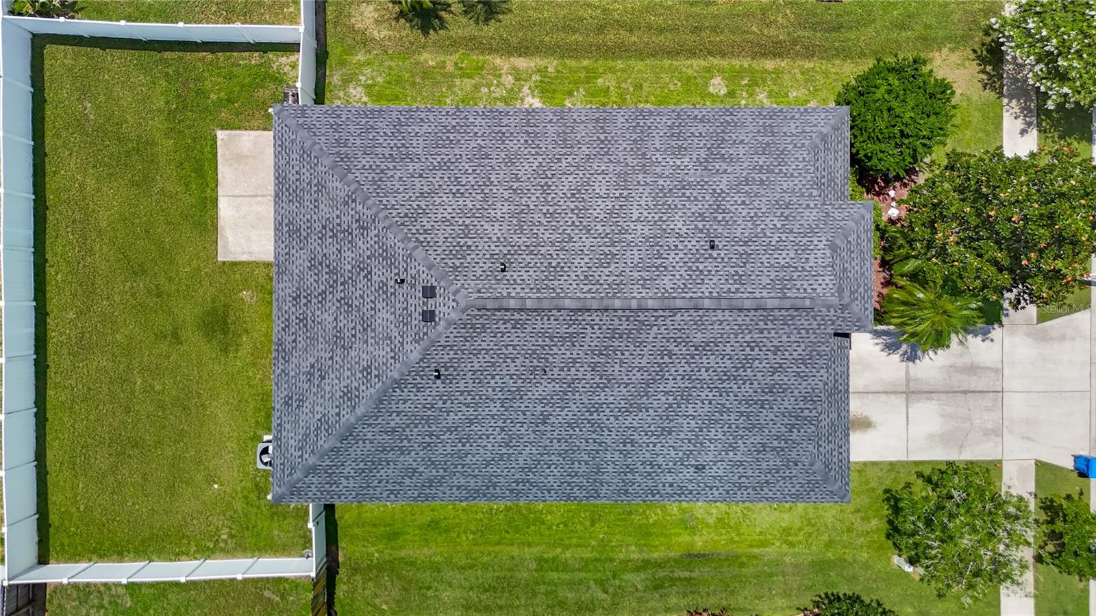Listing photo id 62 for 30616 Lanesborough Circle