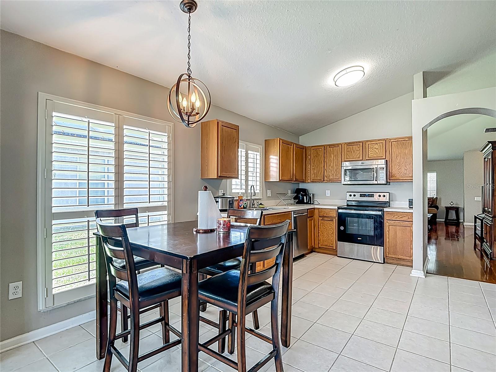 Listing photo id 7 for 30616 Lanesborough Circle