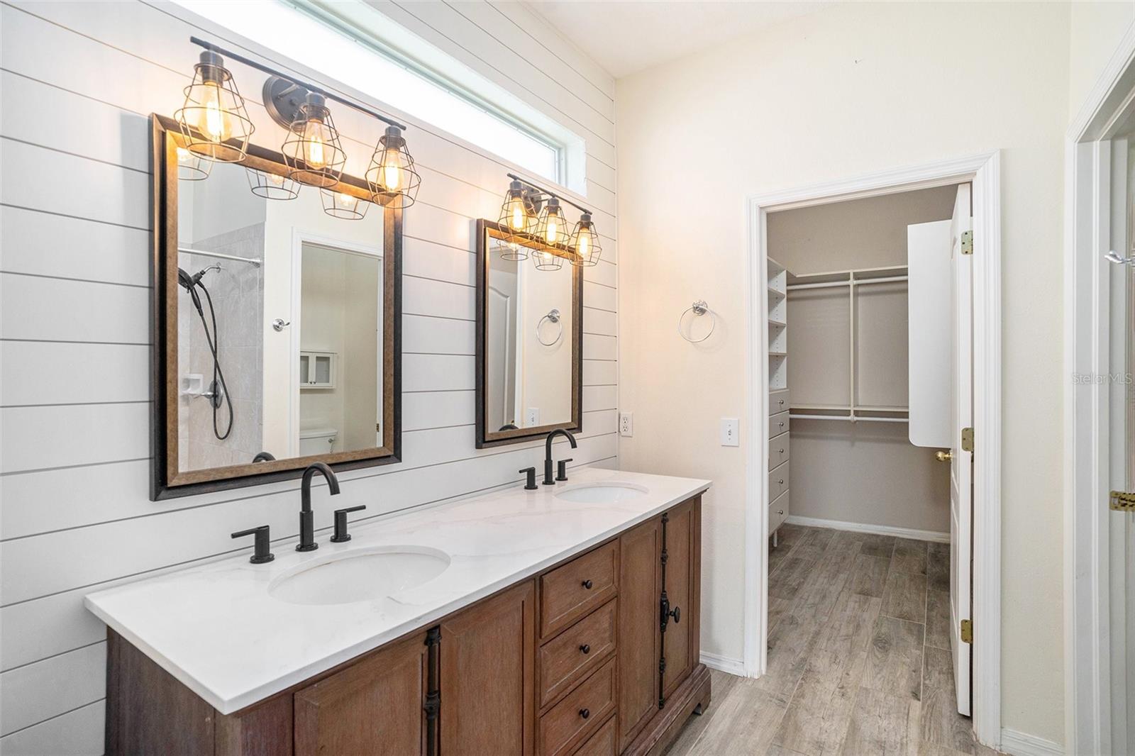 Listing photo id 8 for 17902 Havenview Lane