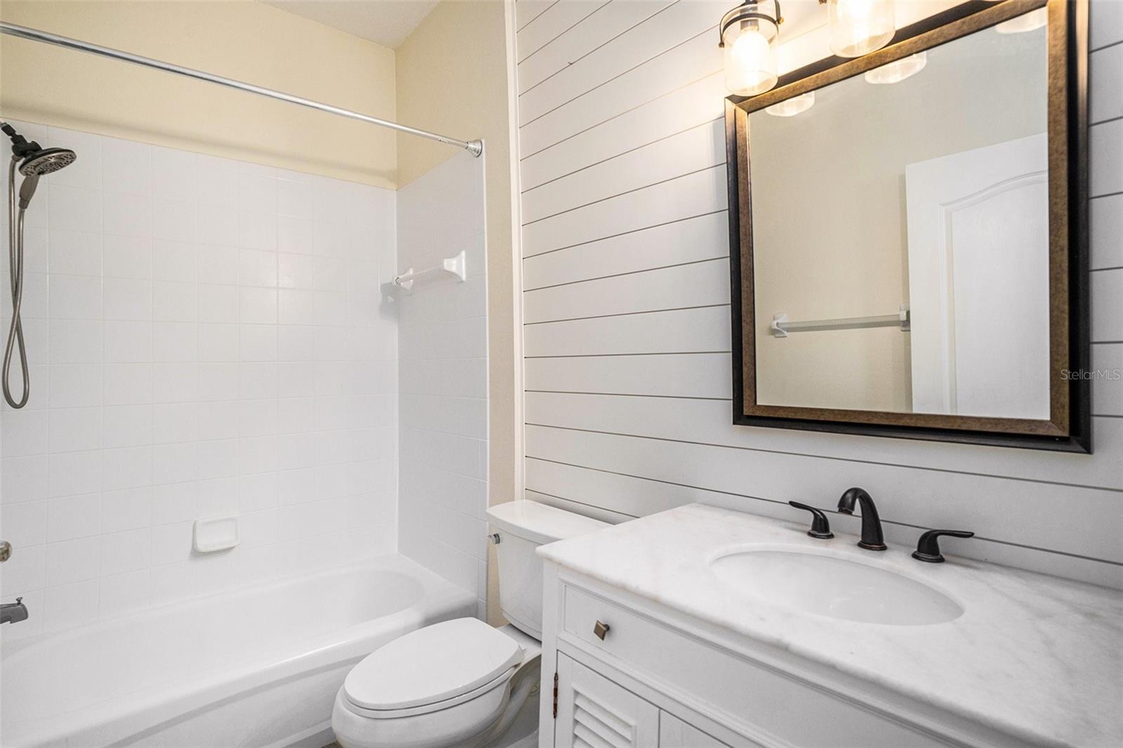 Listing photo id 11 for 17902 Havenview Lane