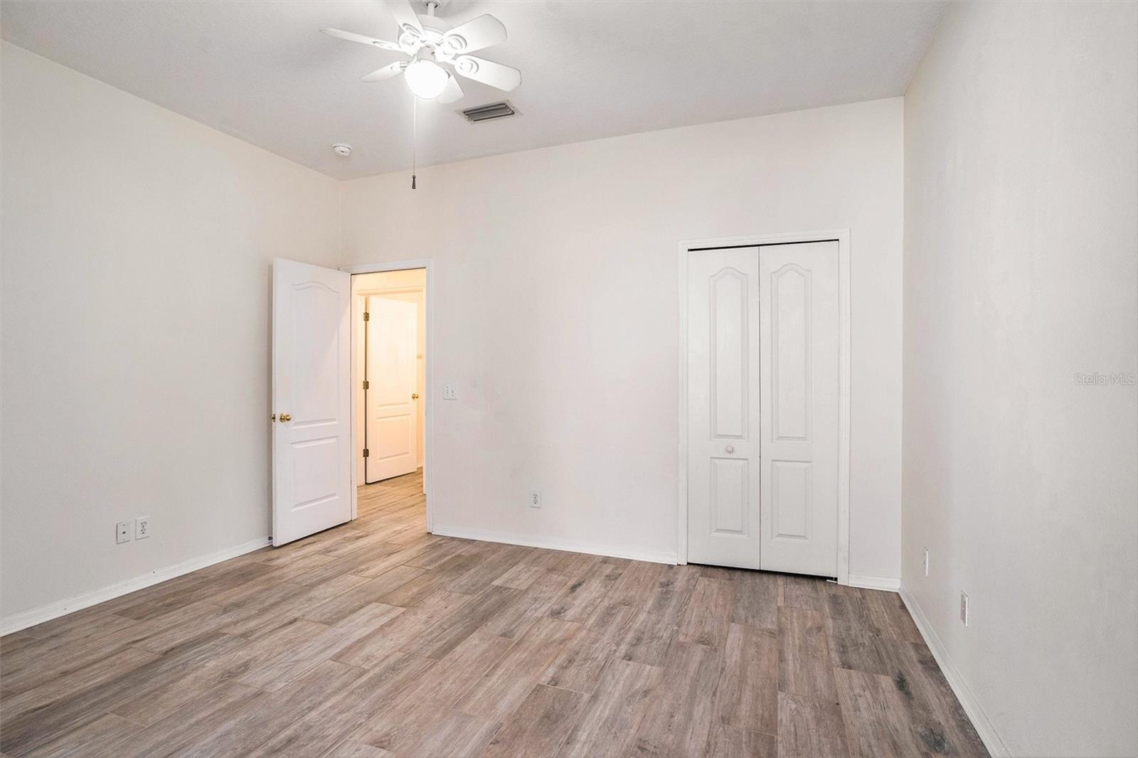 Listing photo id 15 for 17902 Havenview Lane