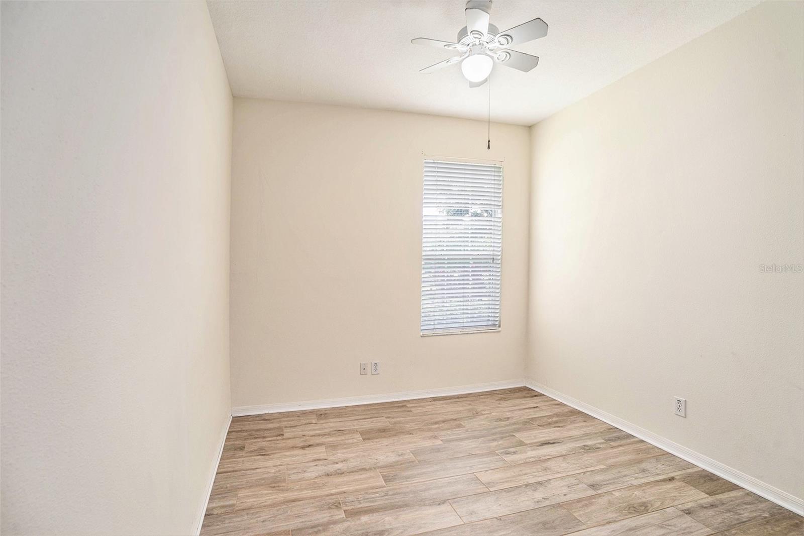 Listing photo id 17 for 17902 Havenview Lane
