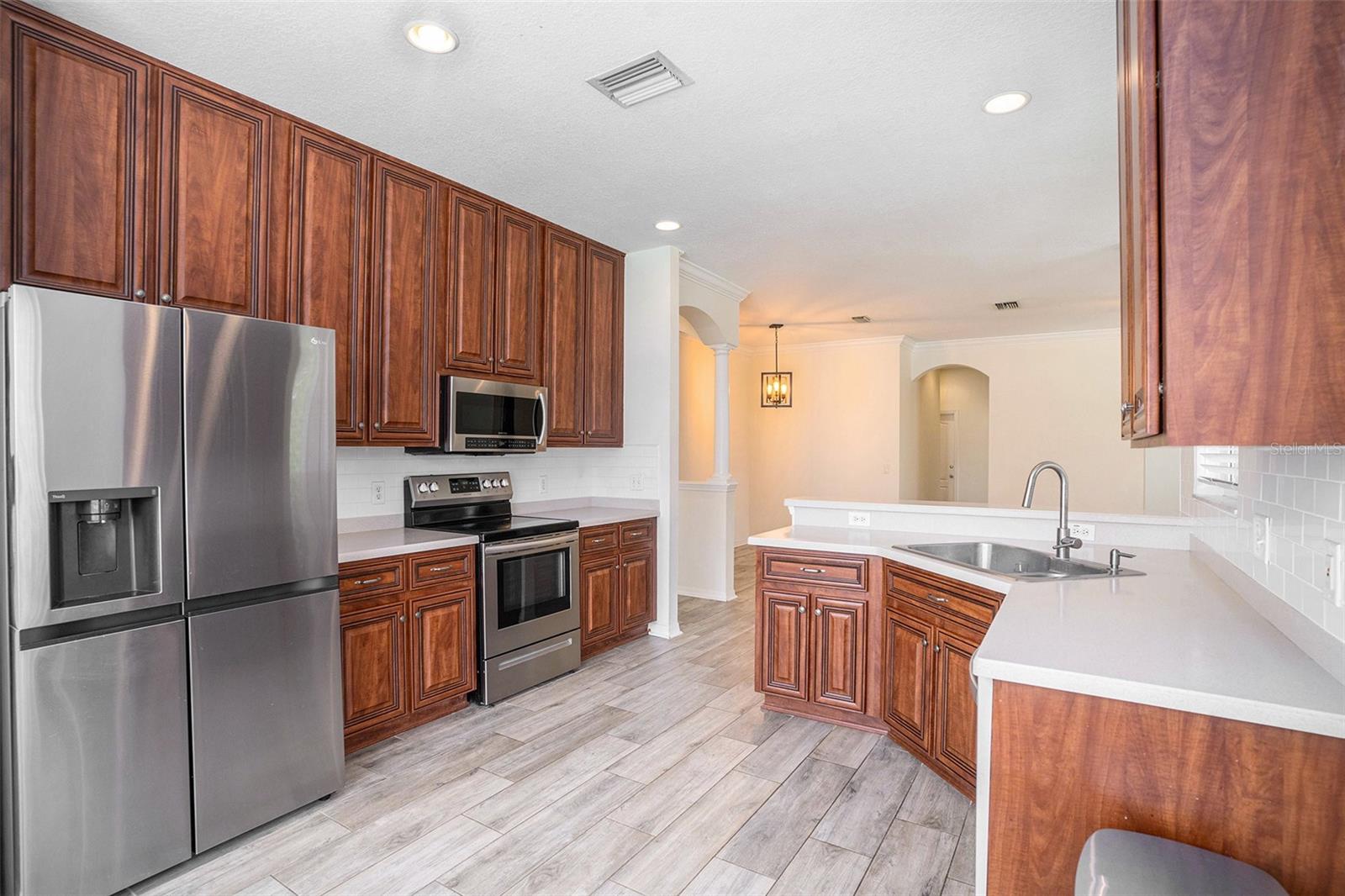 Listing photo id 3 for 17902 Havenview Lane