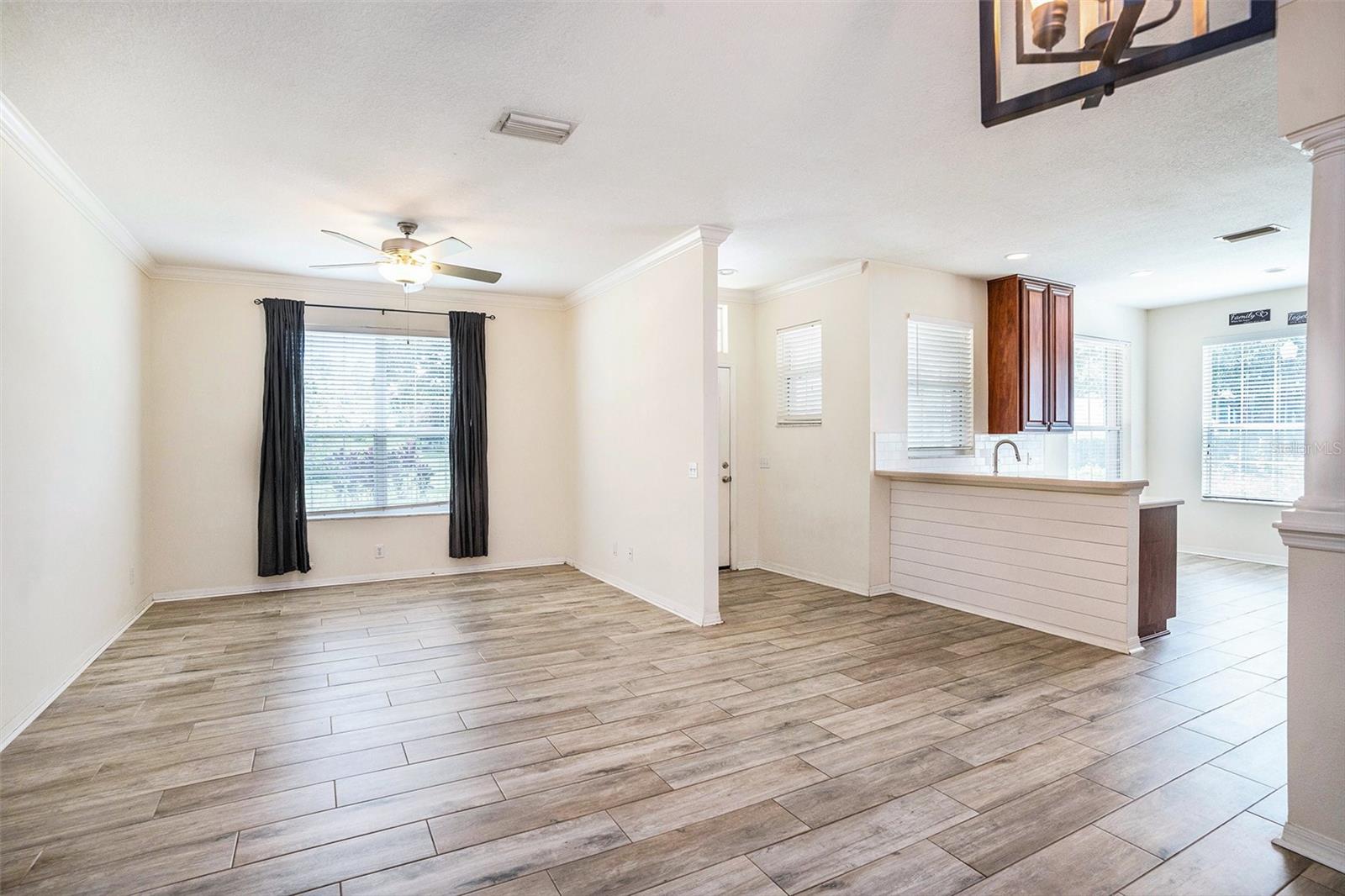 Listing photo id 5 for 17902 Havenview Lane