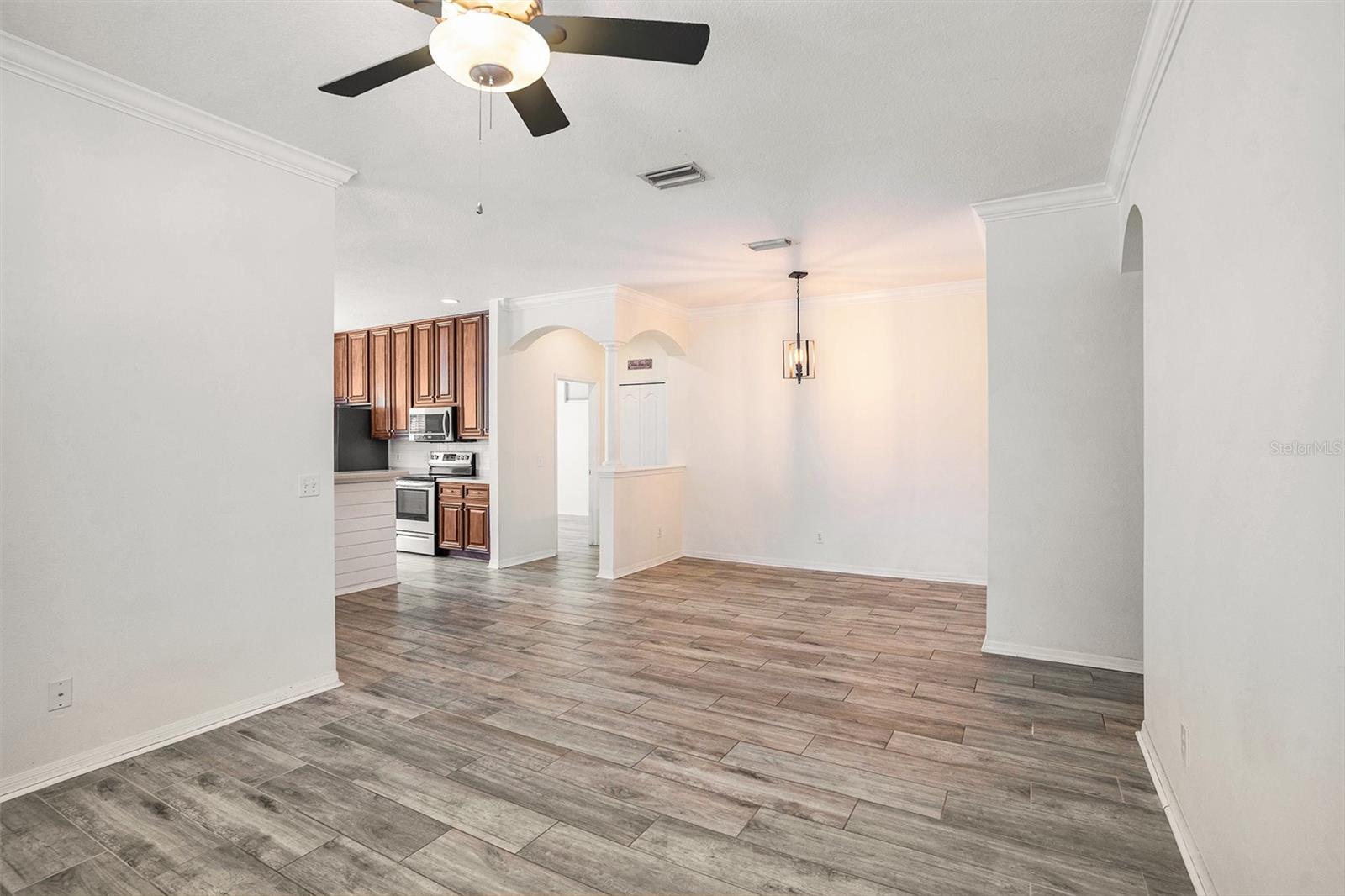 Listing photo id 6 for 17902 Havenview Lane
