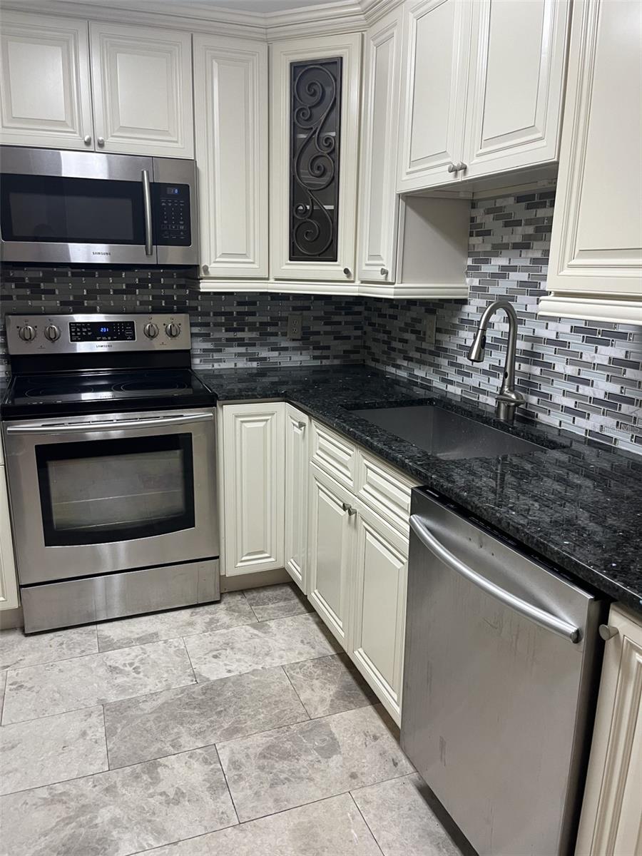 Image 3 of 17 For 345 Bayshore Boulevard 911